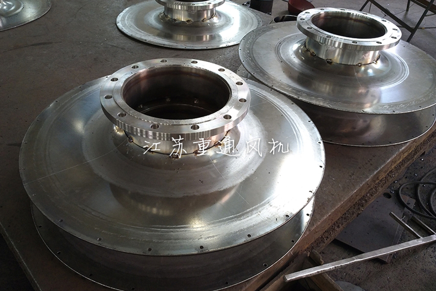 Lucht leanúna lártheifeacha frith-chreimeadh cruach dhosmálta